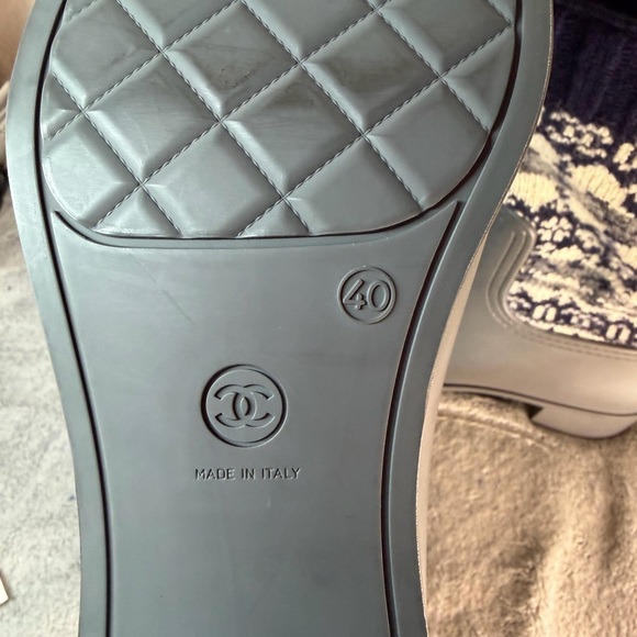 CHANEL Gray and Blue Rain Boots with Knit Cuffs - Picture 4 of 16